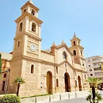 2 Bedroom And Parking شقة تورّيفيِخا