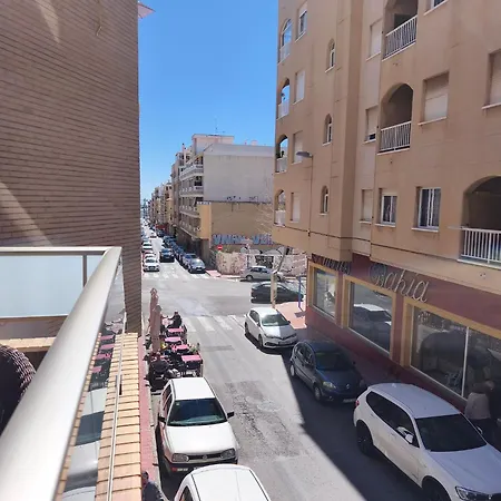 Apartment 2 Bedroom And Parking *