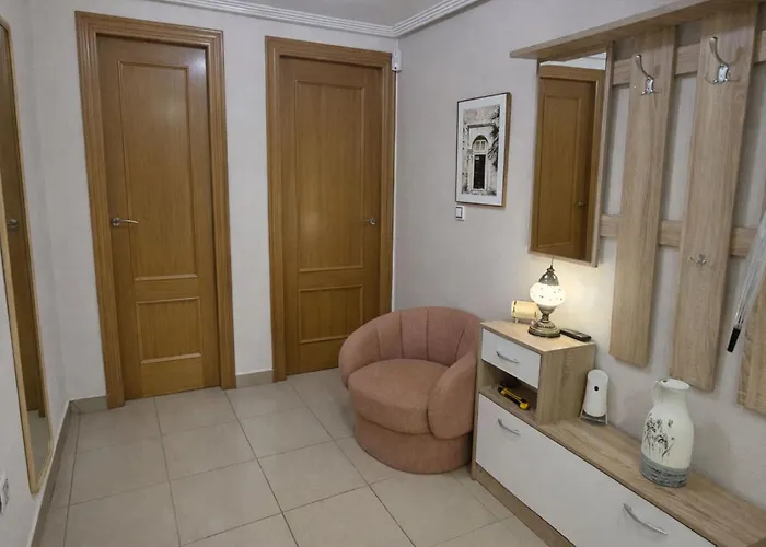 Apartment 2 Bedroom And Parking