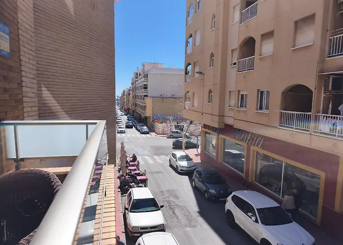 Apartment 2 Bedroom And Parking *